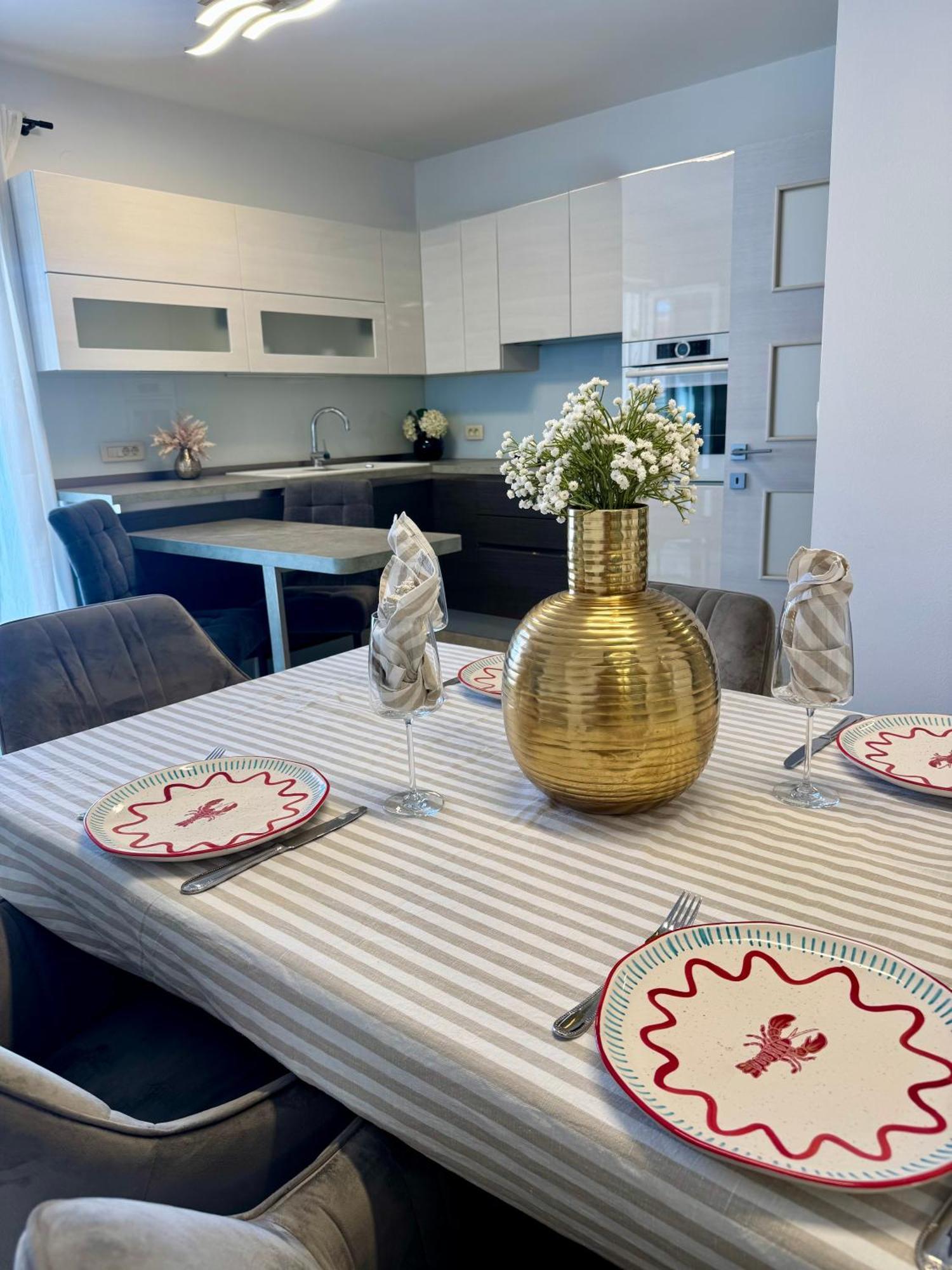 Apartments Toma Novalja Ngoại thất bức ảnh